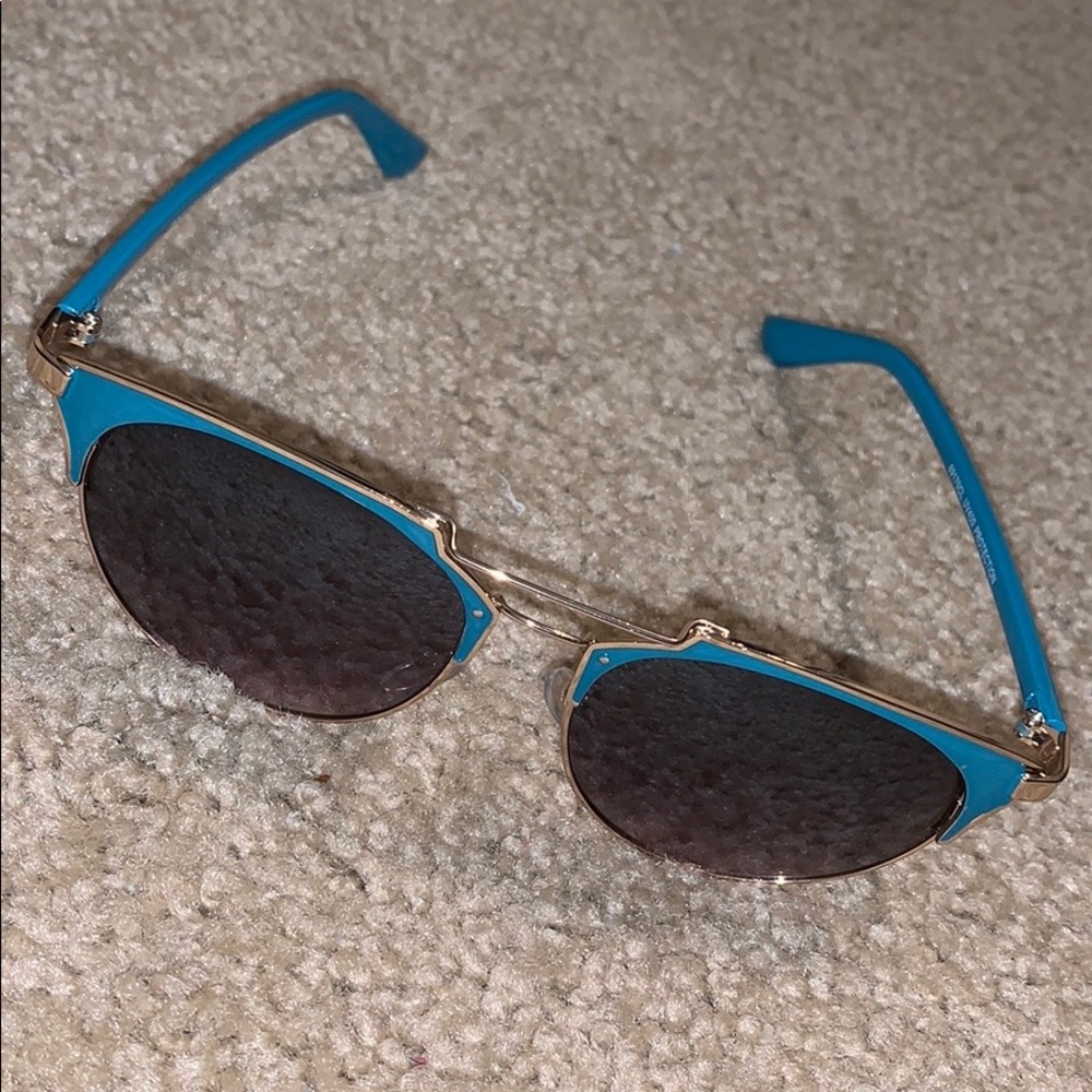 Sunglasses - Picture 2 of 4